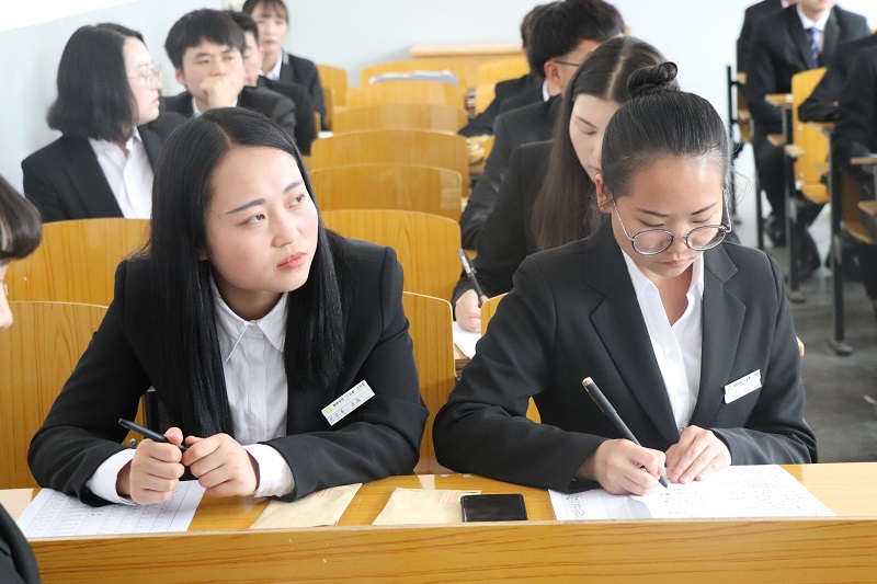 大公司HR透露,“这些大学毕业生,不用看简历,就可以被淘汰了”