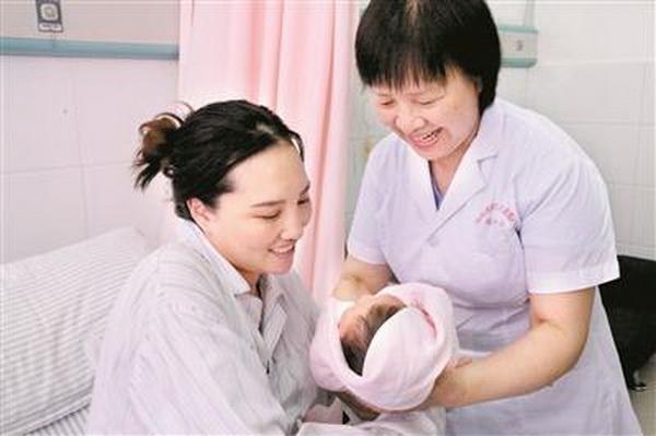 二胎妈妈良心推荐：探望产妇时，可以送这几样东西，贴心又实用