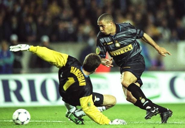 大罗的外星人称号怎么来的,罗纳尔多大罗为啥叫外星人