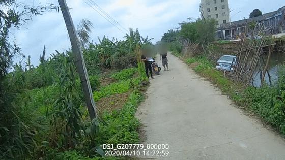 斗门8年驾龄老司机开宝马冲下鱼塘！河水即将淹没车顶，关键时刻死里逃生！