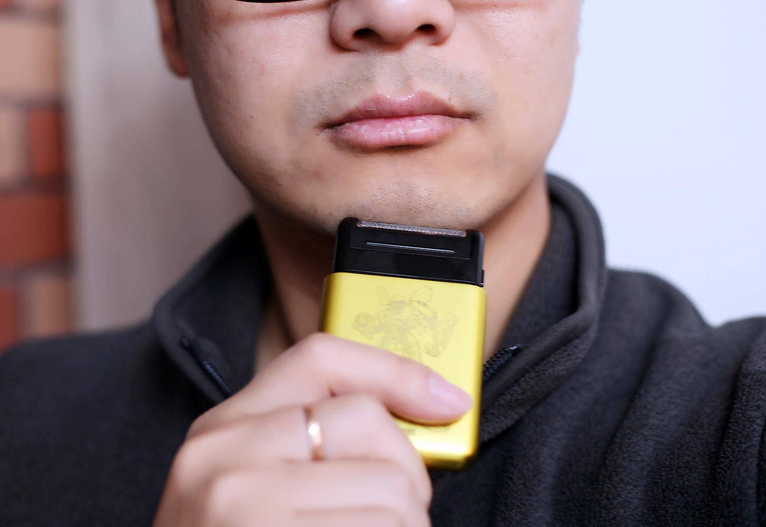 变形金刚剃须刀 (变形金刚多功能小刀测评)