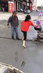 网上买的连衣裙到货了,店家连夜打电话跪求删除好评照片太尴尬了