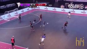 不要在有人离去后,才关注这项运动,这片场地曾走出过世界级球王