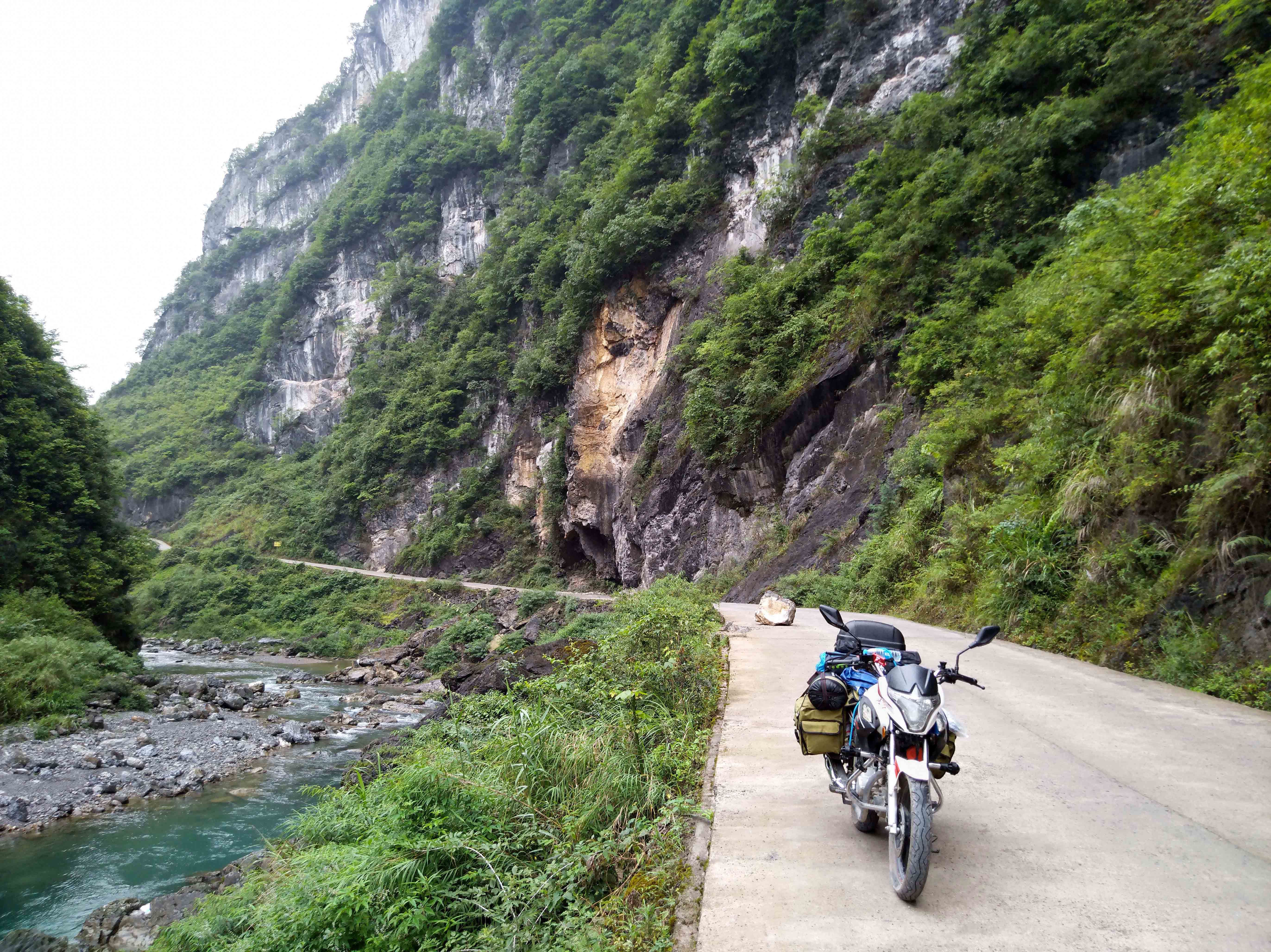 骑摩托车去西藏的旅游视频,摩旅318川藏线摩托车全程视频
