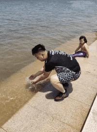 终于下班了搞笑gif图片,搞笑gif上班的时候打瞌睡尴尬了吧