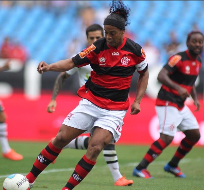 世界足坛第一人小罗,小罗从球王变囚王