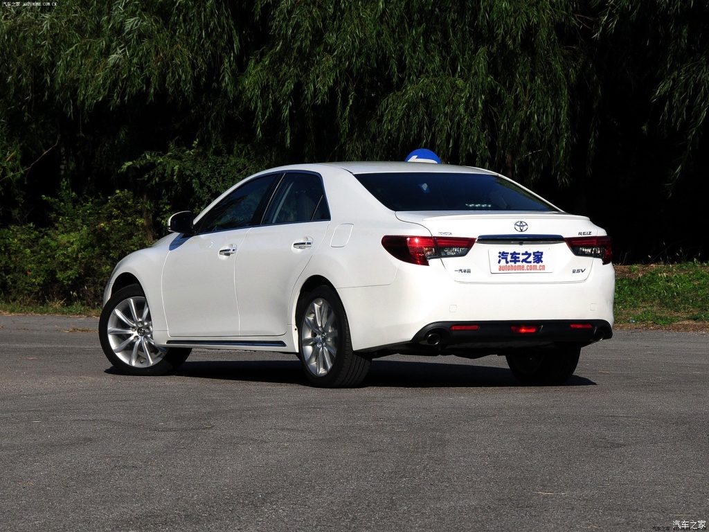 2015款丰田锐志2.5v尊锐版,10年丰田锐志2.5v风度菁英版配置