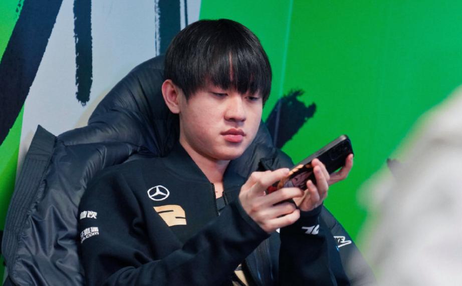 lpl历史第一替补,lpl历史最强辅助