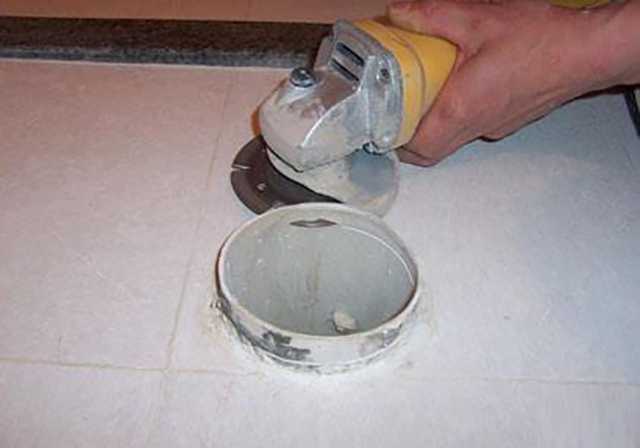 刚入住马桶就堵了找房东吗,楼房马桶下水管道堵了