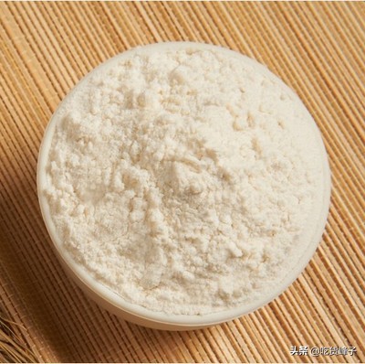 买面粉时，居然分高筋、中筋和低筋面粉，千万别买错，买错口感差