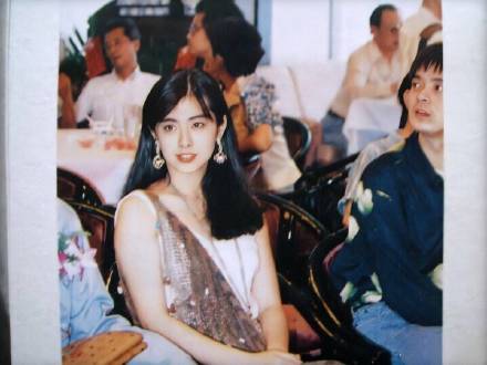 王祖贤惊艳高清修复版图片,ai修复的王祖贤老照片