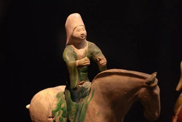 唐三彩有什么文化意义,唐三彩的特点艺术价值