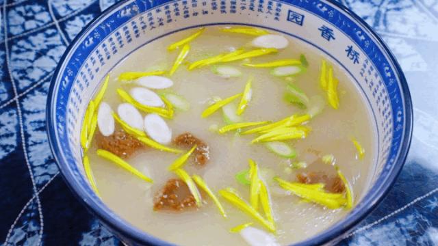 过桥米线汤底的简易做法,过桥米线汤底是什么做的