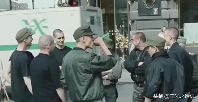 和德国纳粹不共戴天的俄罗斯，为什么有“光头纳粹”?