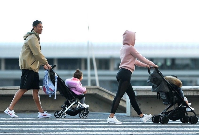 乔治娜卡戴珊罗纳尔多,c罗乔治娜走t台