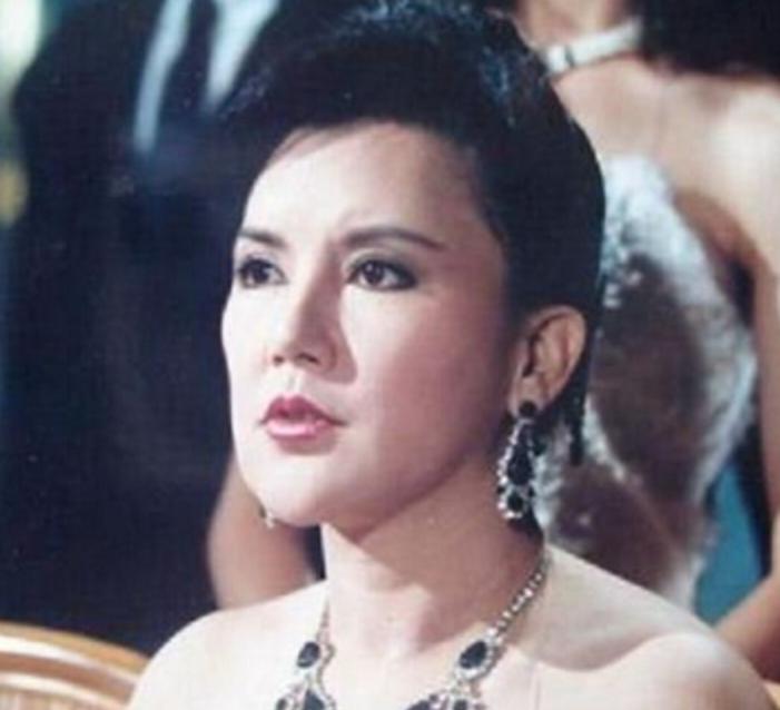 守30年活寡，花心丈夫带小三回家不敢反抗，邵音音的爱太卑微了