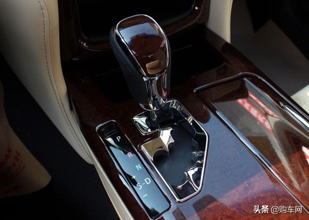 丰田皇冠行情跌了吗,丰田皇冠经典豪车