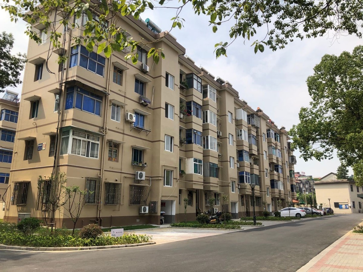 电梯房与楼梯房哪个保值,电梯房和楼梯房哪个更好