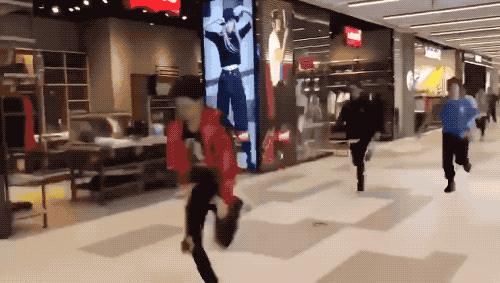 鲸潮丨年轻人不买潮牌，和咸鱼有什么区别？