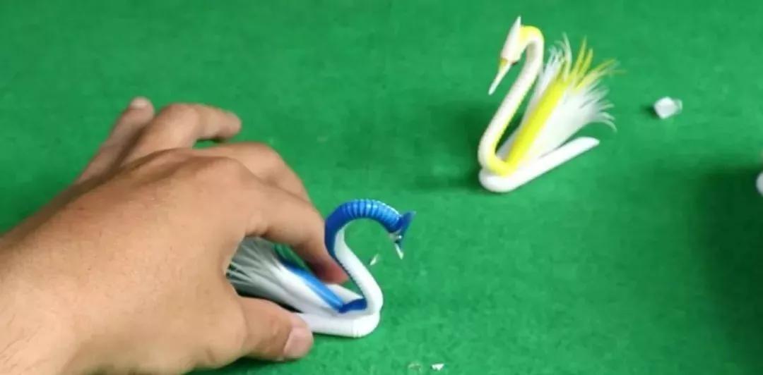 七彩的吸管剪一剪,DIY的蜗牛,天鹅,简直太像了(附教程)