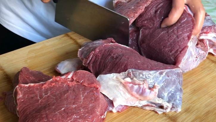 炖牛肉时直接下锅是大错特错,炖牛肉用开水焯了怎么办