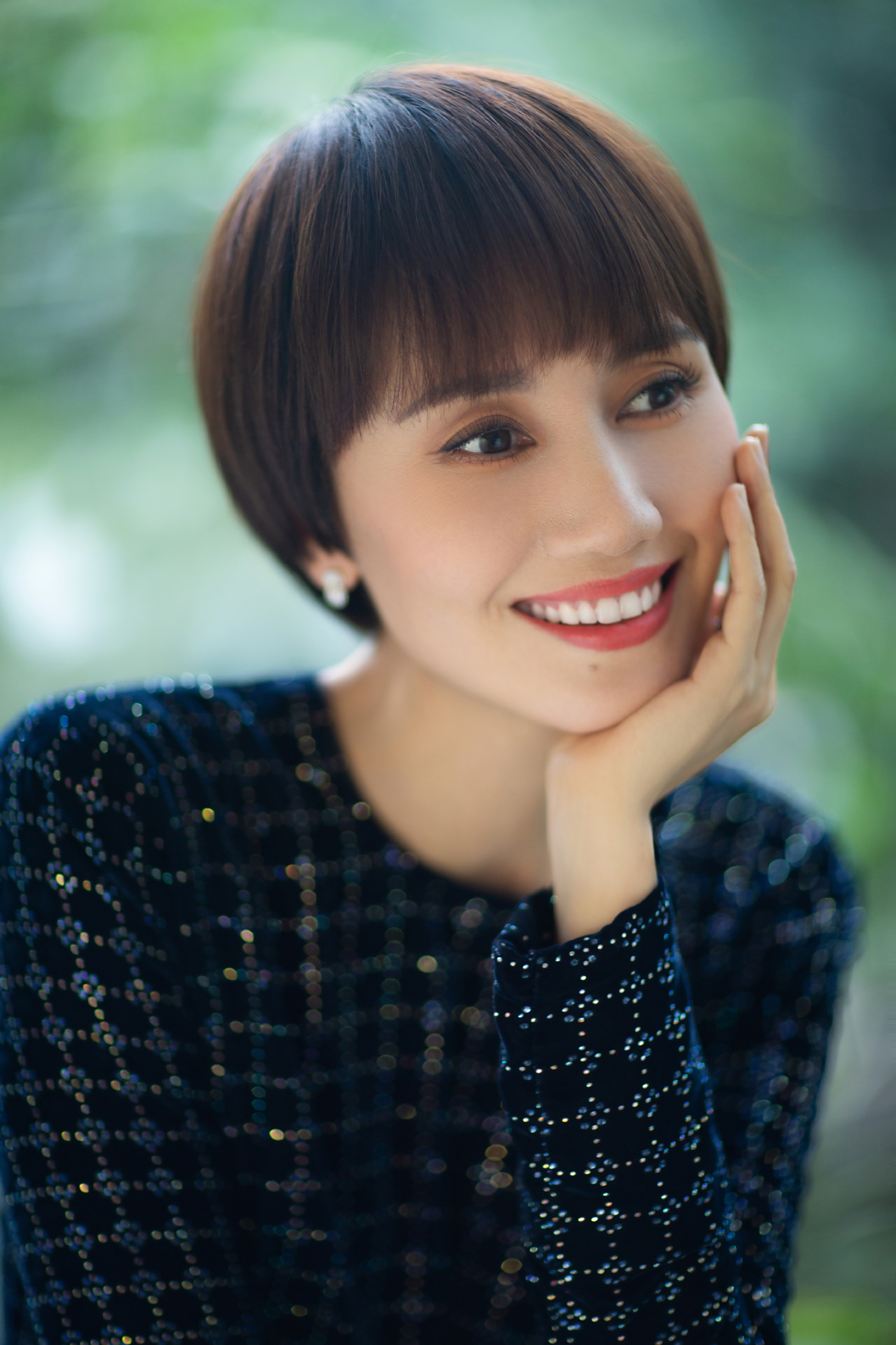 40岁女短发烫什么发型显年轻精神,40至45岁适合什么短发型年轻清爽