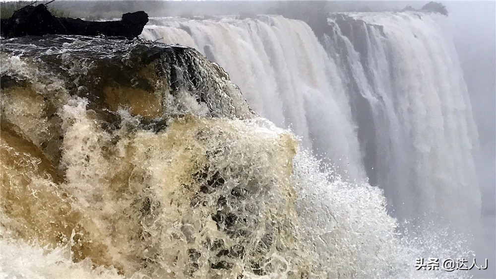 #全民热遗#小天独家，你敢不敢在这个瀑布上洗澡？