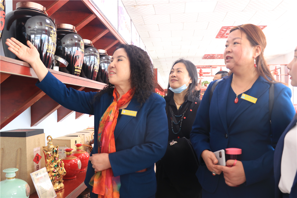 栽下梧桐树引进金凤凰,栽棵梧桐树引来金凤凰