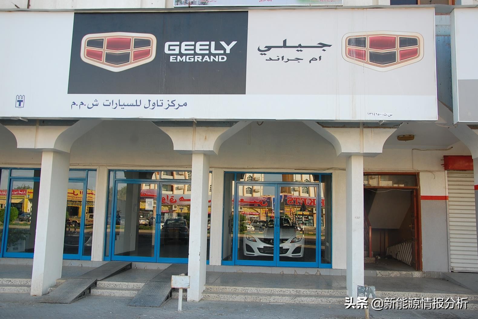 闃挎浖鏃ヨ,闃挎浖琛楀ご闅忔媿