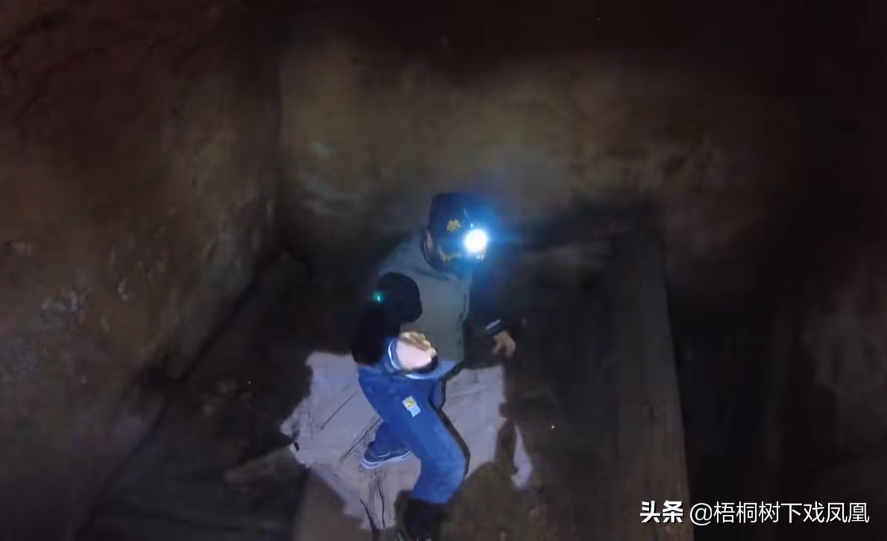 2017年几个山东人到内蒙古盗墓，租用一台挖掘机，称是“挖沙子”