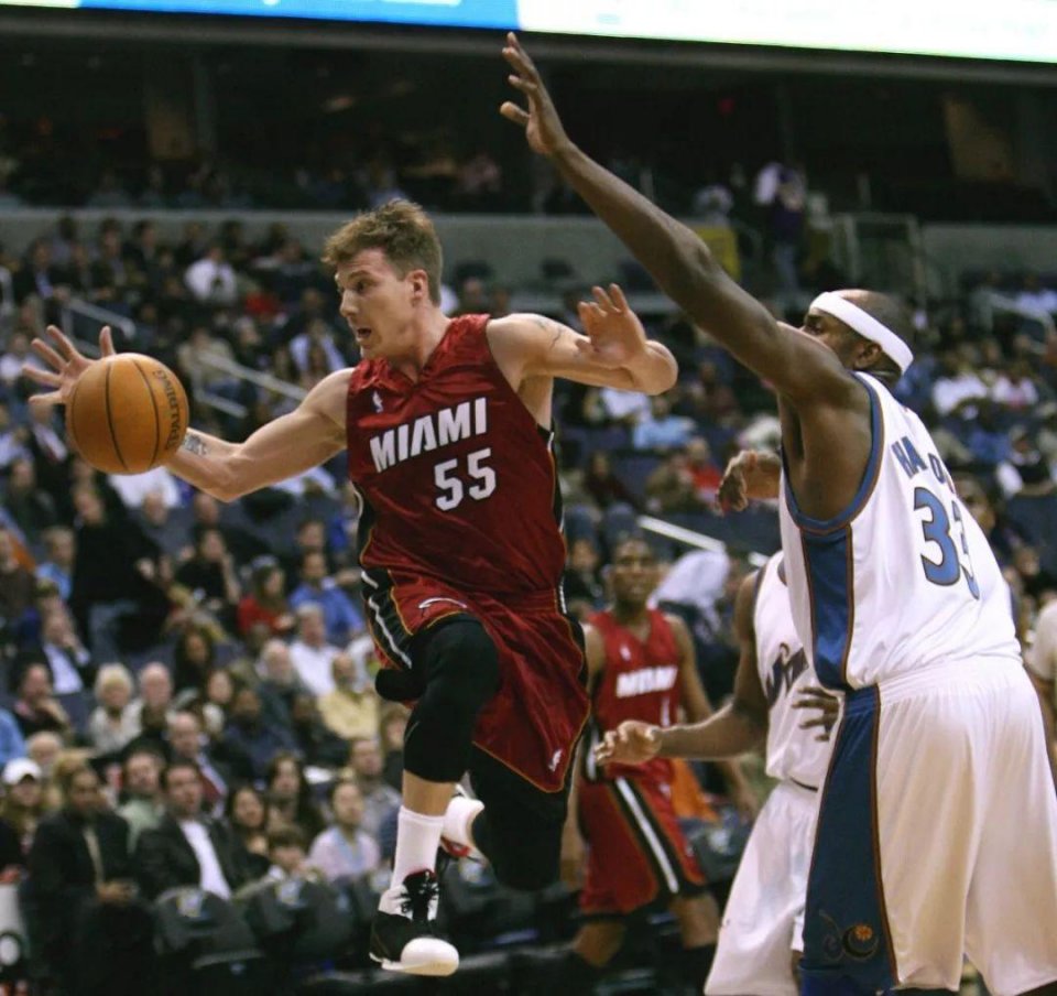 为什么nba运球没有街球那么花哨,nba2k街球模式中如何做花哨的动作