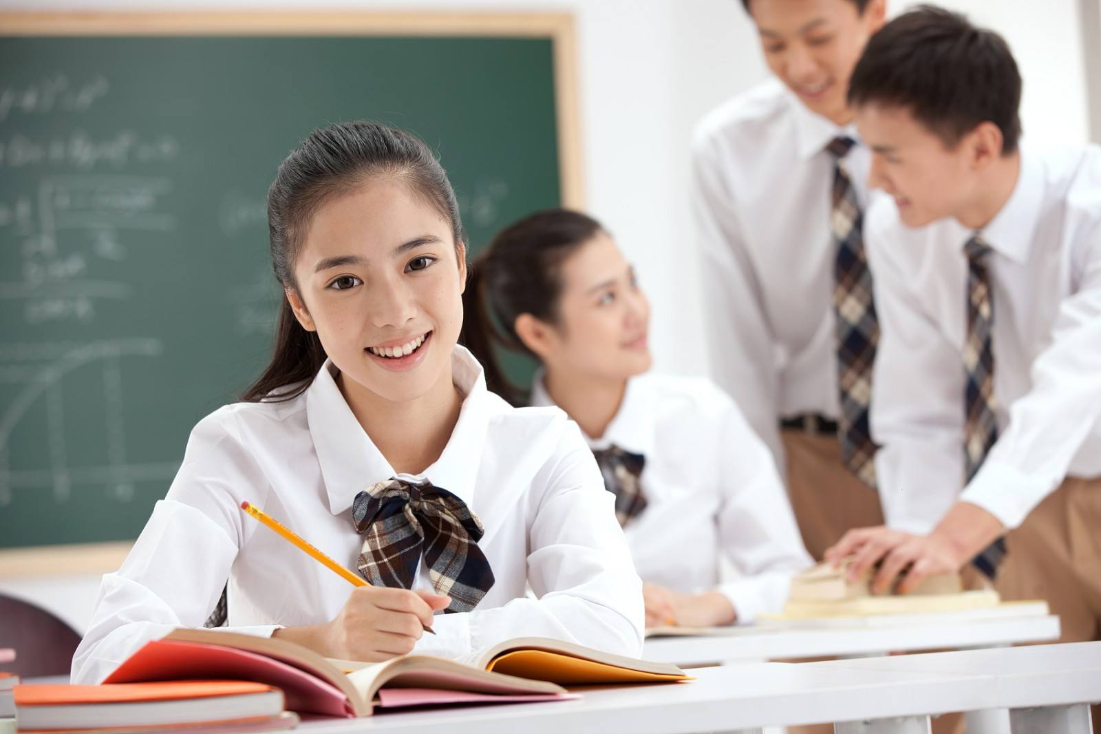 如何解决高考复读心理,高考成绩不好想复读要怎样去安慰