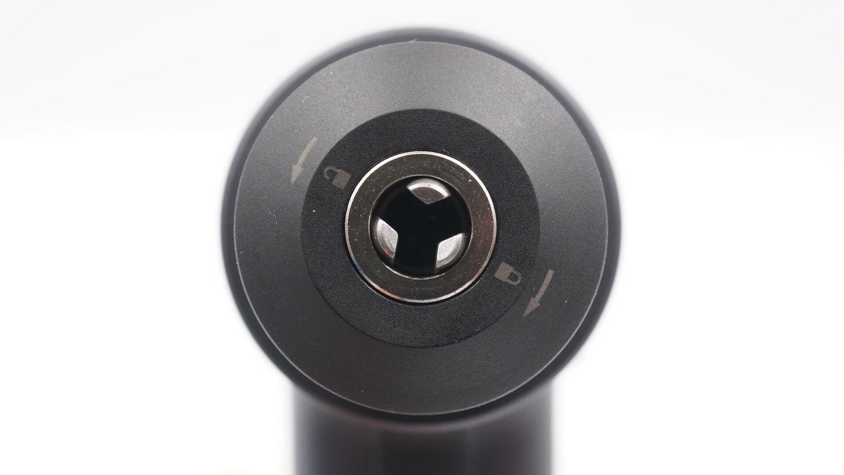 电钻拧三合一螺丝,微型手持小电钻拆解