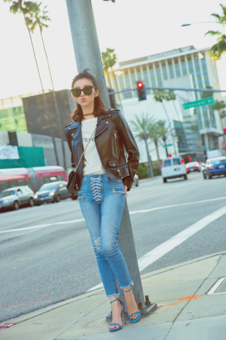 泰国版“杨幂”好性感！穿“深V裤”大秀腹肌，这身材真是爱了