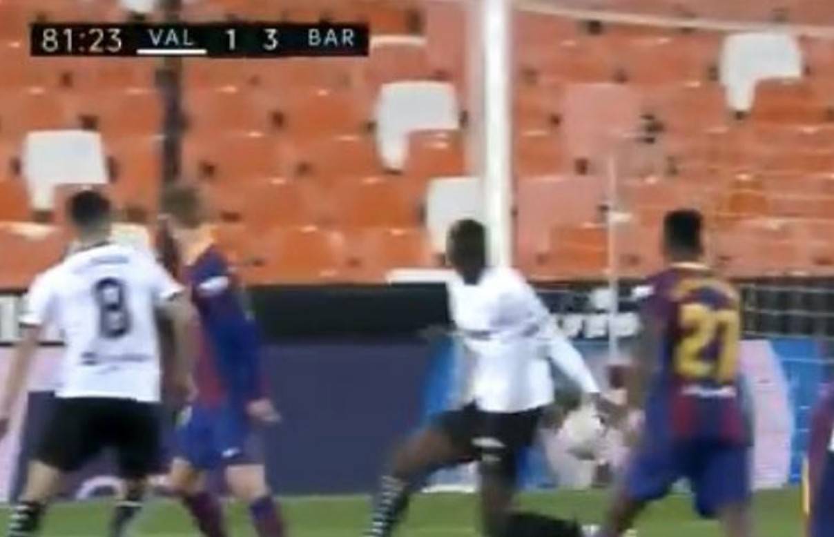 巴萨被逆转西超杯,巴萨遭遇点球误判输球