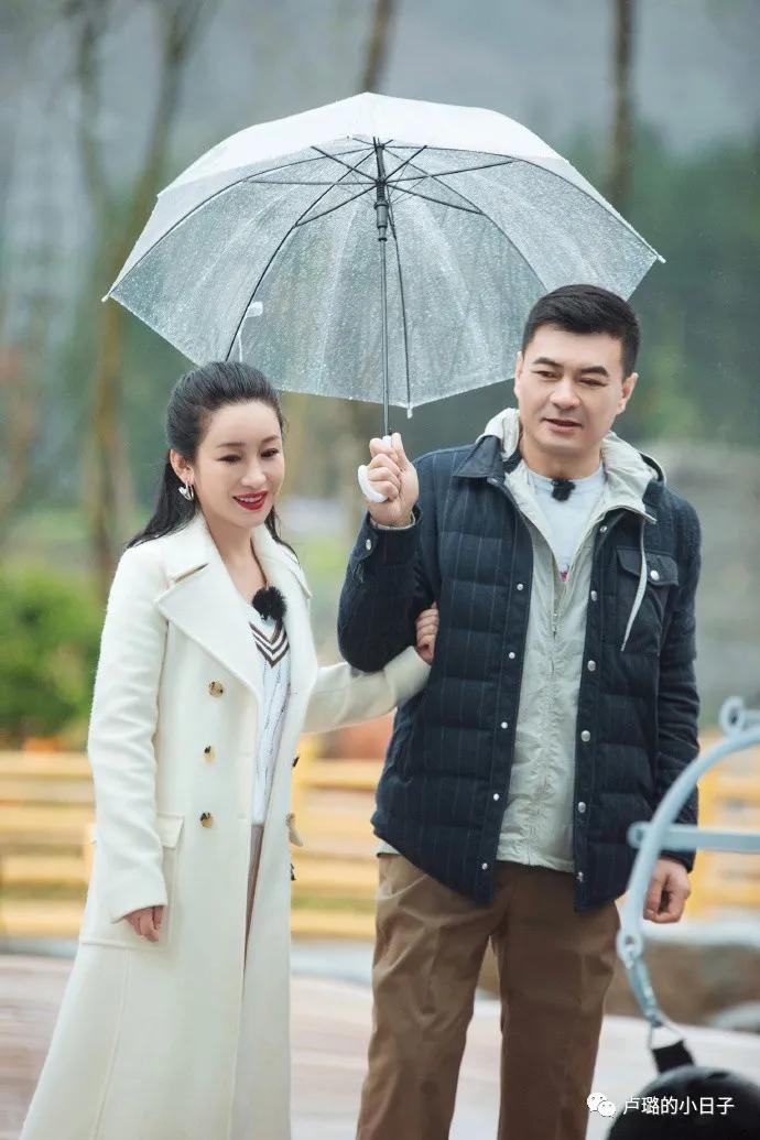 被秦海璐的私服惊艳了,秦海璐穿搭同款