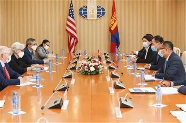 真实的蒙古人情况：扎堆去首都，买不起房子，就住在蒙古包里