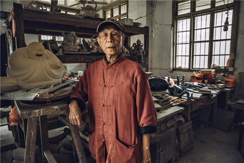 景德镇为什么还在坚持手工制瓷,什么时候景德镇制瓷得到迅猛发展