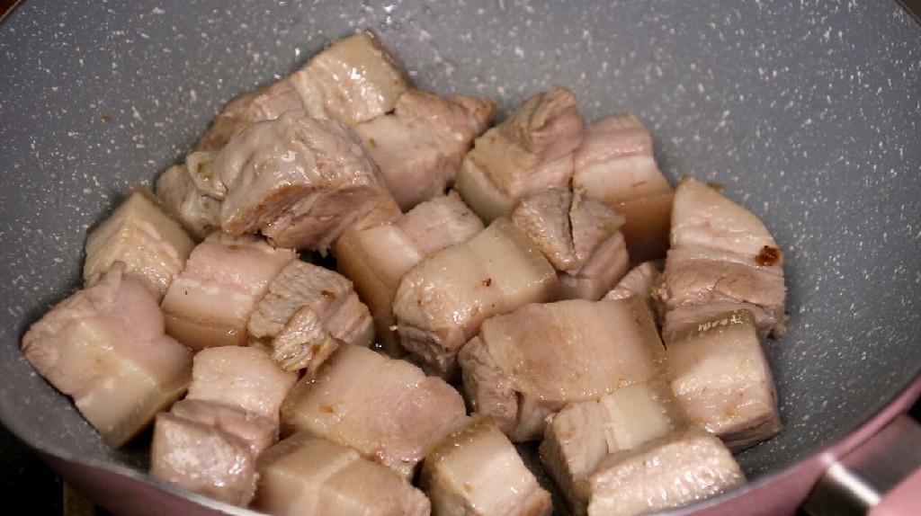 做红烧肉不用香料好吃吗,做红烧肉用白糖好吃吗