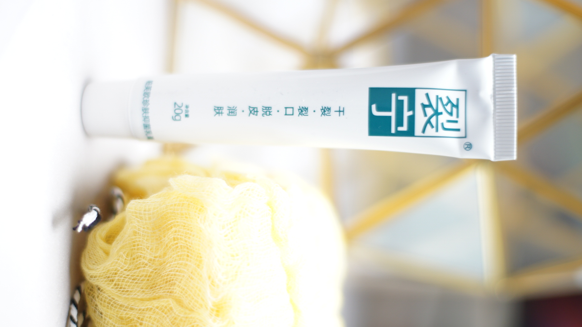 手足皲裂涂进口药膏效果好,手足干燥皲裂用什么防裂膏