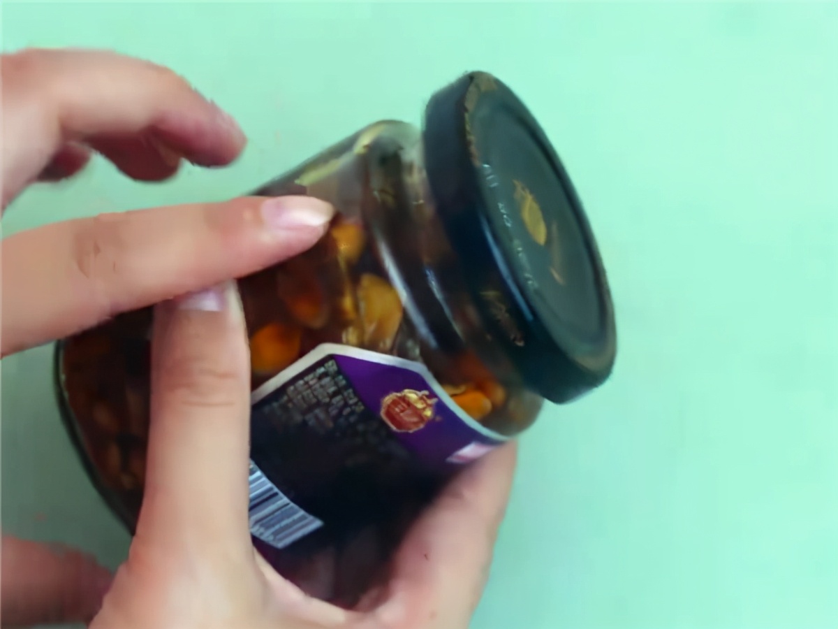 瓶盖太紧打不开,瓶盖打不开最好的方法