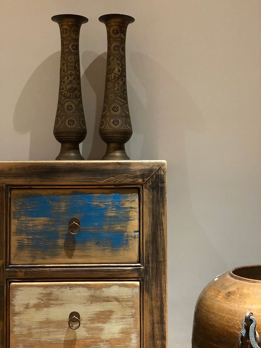 这对夫妇的家，用上海老洋房的地板铺浴缸，用石英砂做“茅厕”