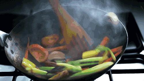 饭一小时，相当于吸2包烟！厨房油烟的危害你知多少？转给爸妈!