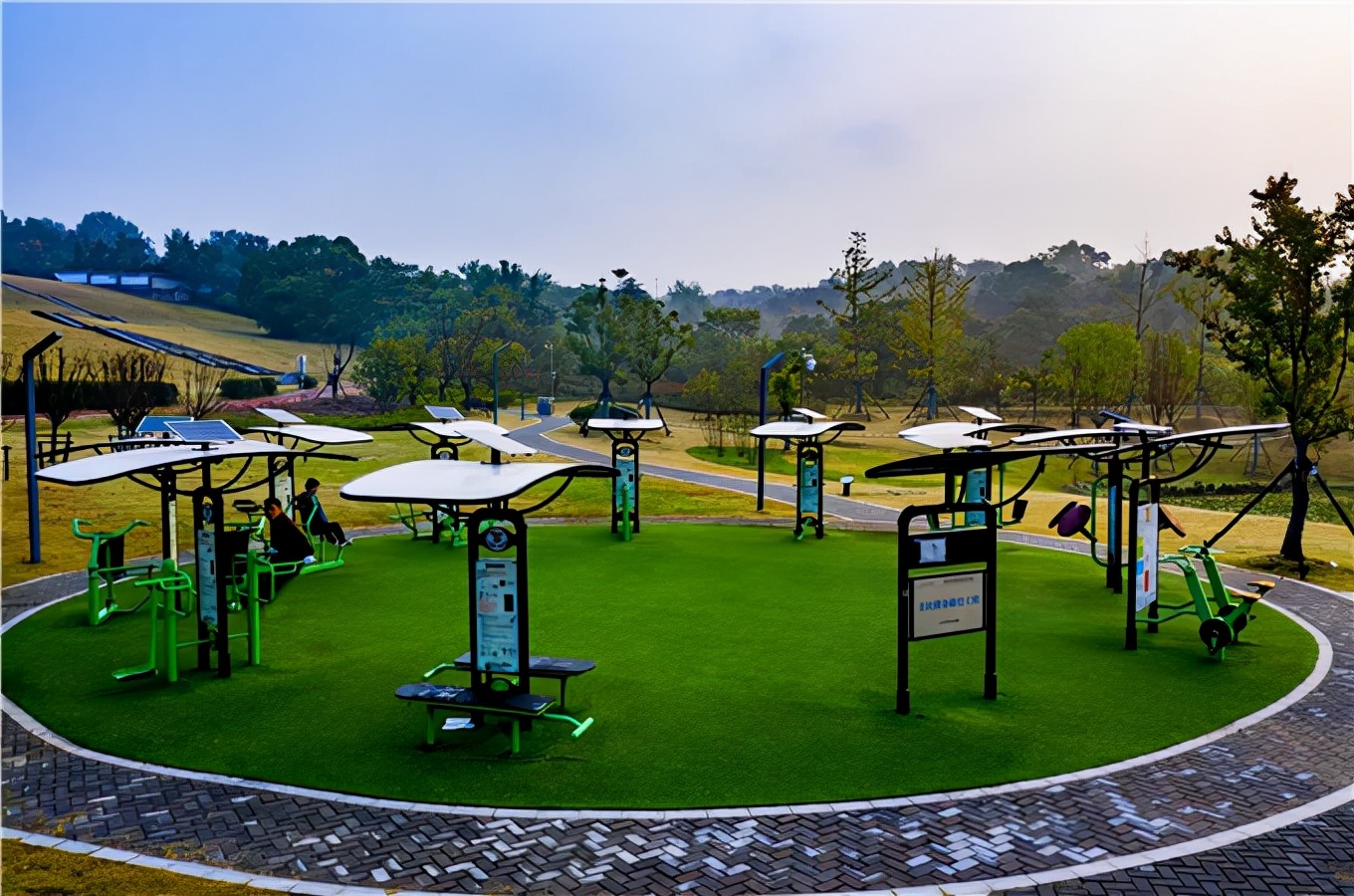 爱运动的朋友看过来的视频,南京步道