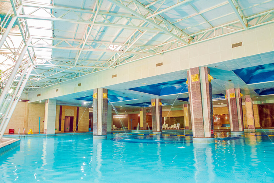 灵秀温泉和御泉湾温泉哪个好,峨眉山温泉酒店灵秀温泉299