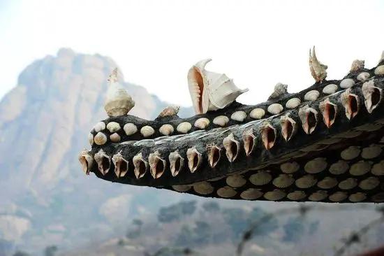 山东大爷捡100万贝壳造楼完整版,山东大爷拿起1000万金砖视频