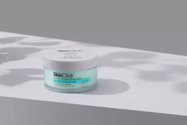 手脚干裂皮肤又厚又痒怎么办,冬天手脚干裂起皮怎么治疗