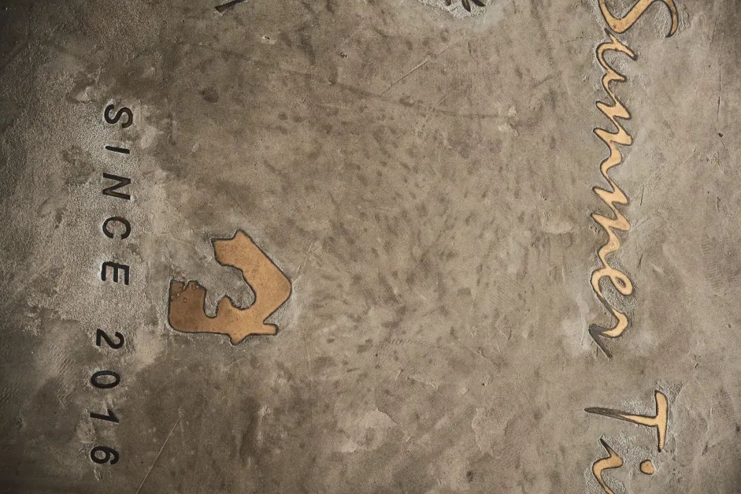 邻居秀家|细节控的家有多治愈?单凭她家开关就能出圈了