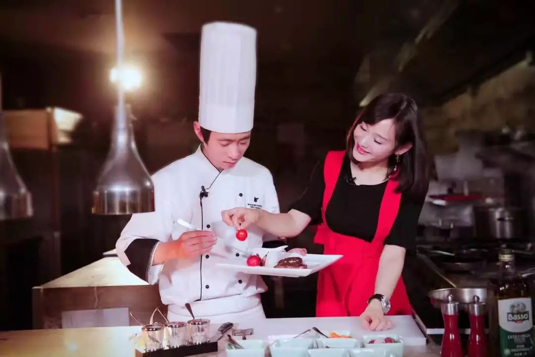 臻封面Vol.2|她是差不多小姐，更是狠角色美妈