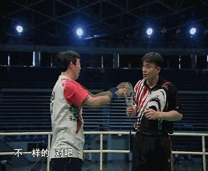 羽毛球手腕发力技巧正手高远球,羽毛球后场高远球挥拍发力细节